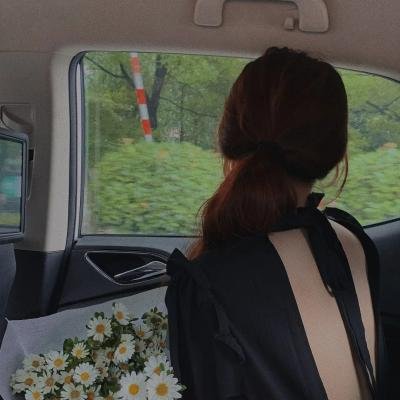 女服务员
